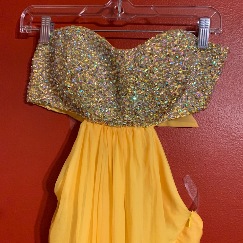 Gown - Picture 2 of 3